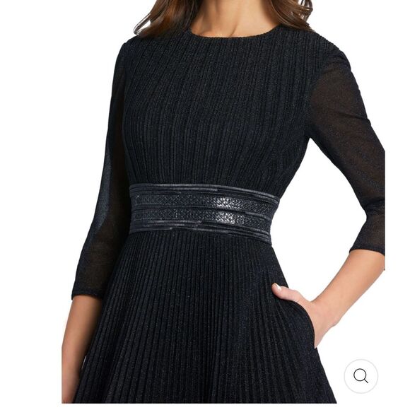 Mac Duggal SHIMMERING PLEATED A-LINE 3/4 SLEEVE GOWN NWT Size 10 - Picture 6 of 11